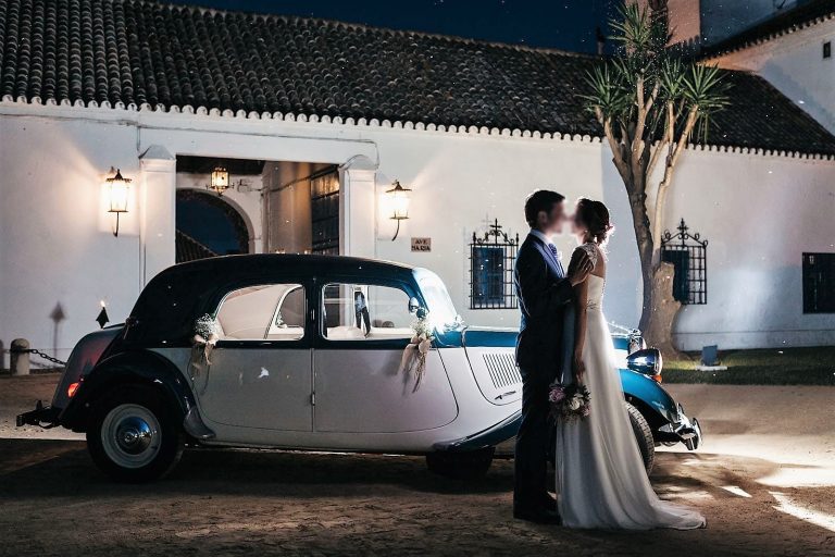 Foto coche de boda artística- coche azul de bodas-barato-económico-Sevilla-Cádiz-Huelva