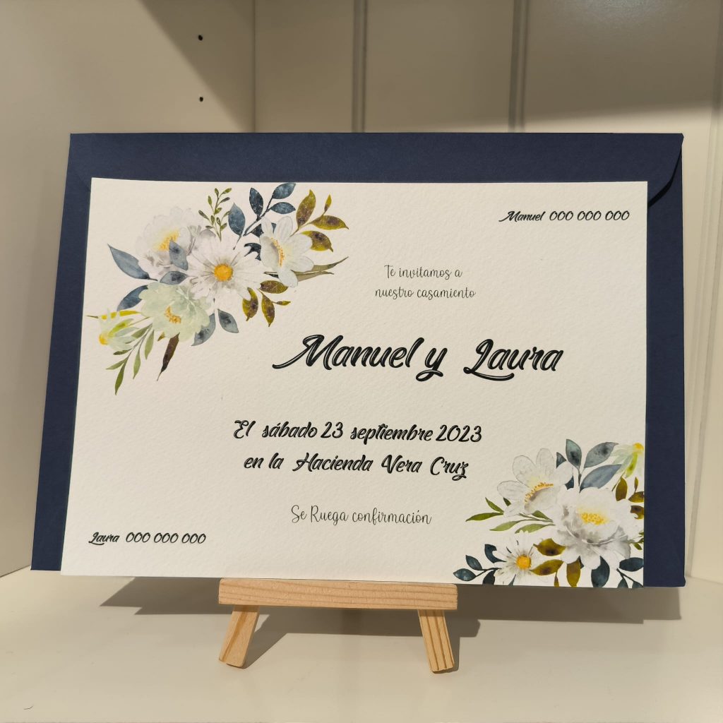 Invitación de boda Azul con sobre y flores azules-barato-económico-Sevilla-Cádiz-Huelva